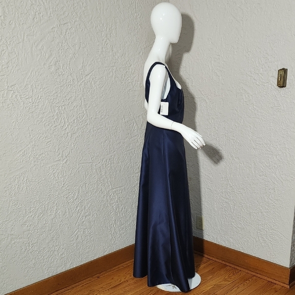 BONED CORSET CLOSED-BACK SATIN GOWN WITH FULL SKIRT AND POCKETS IN MIDNIGHT NAVY - Picture 8 of 9